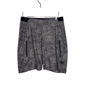 Patagonia Women's Size 4 Abstract Wave Print Shorts with Zippers